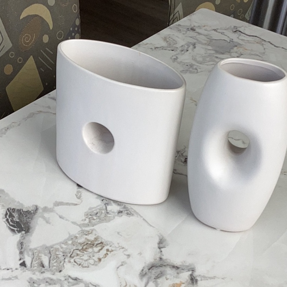 2 white pottery sculptures